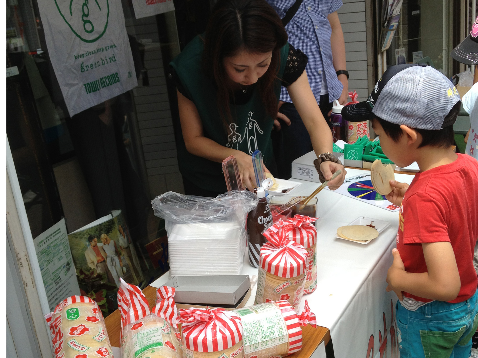 http://www.kyokai-dori.com/photo_album/2013/ennichi/10.jpg