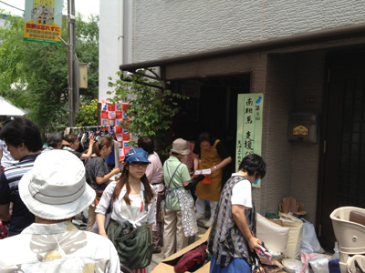 http://www.kyokai-dori.com/photo_album/2013/ennichi/7.jpg