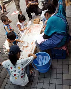 金魚すくい